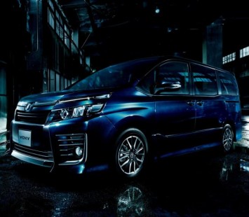 Обзор Toyota Voxy 2014-2017